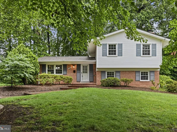 10300 Continental Ln, Fairfax, VA 22030