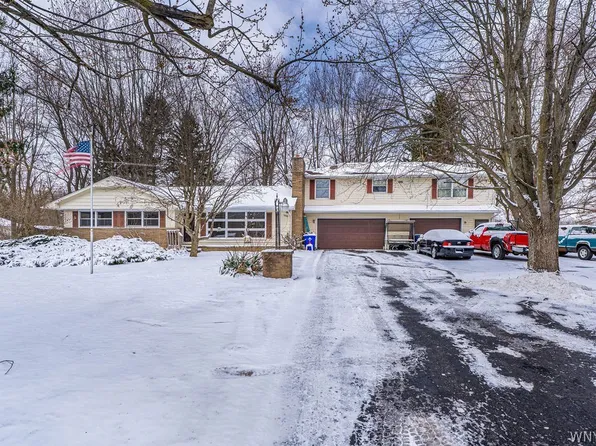 5808 Buell St, Akron, NY 14001