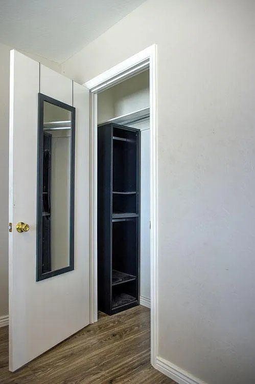 4 bed, 1.0 bath, 700 sqft, $953 — Photo 1