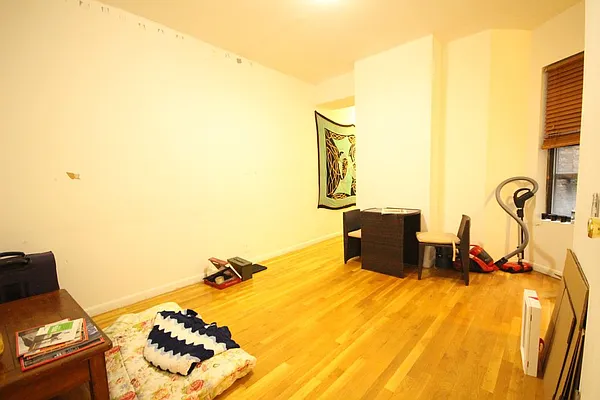 Rented by Dynamik Realty | media 12