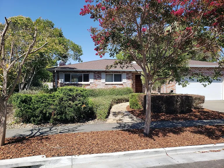 42 Pacific Queen Psge — Photo 1