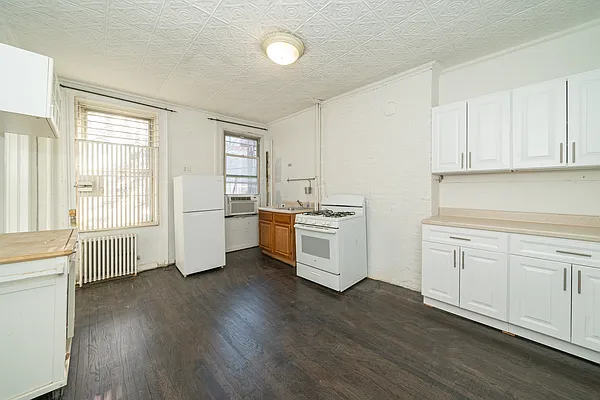 Rented by Worth Property Group | media 19