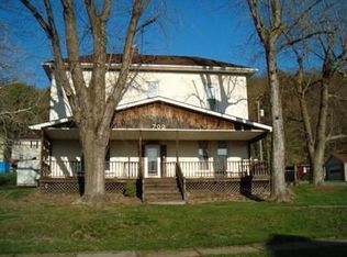 702 N 3rd St, Dennison, OH 44621