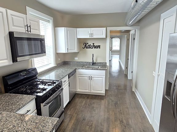 4th image of 5413 N Artesian Ave APT 3
