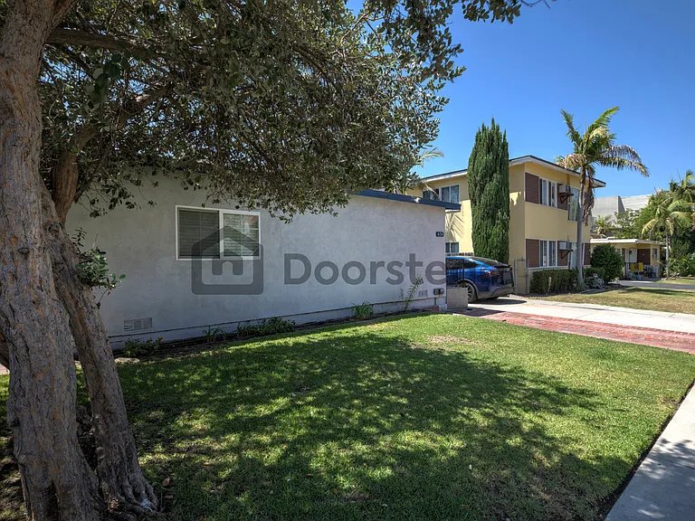 404 Hawthorne St #B — Photo 16