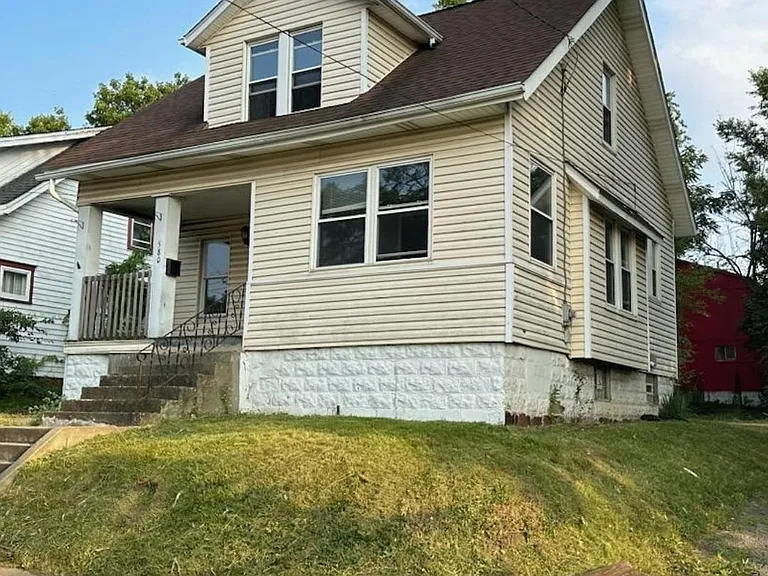 580 Baird St — Photo 1