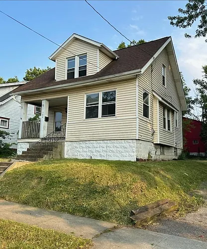 580 Baird St Photo 1