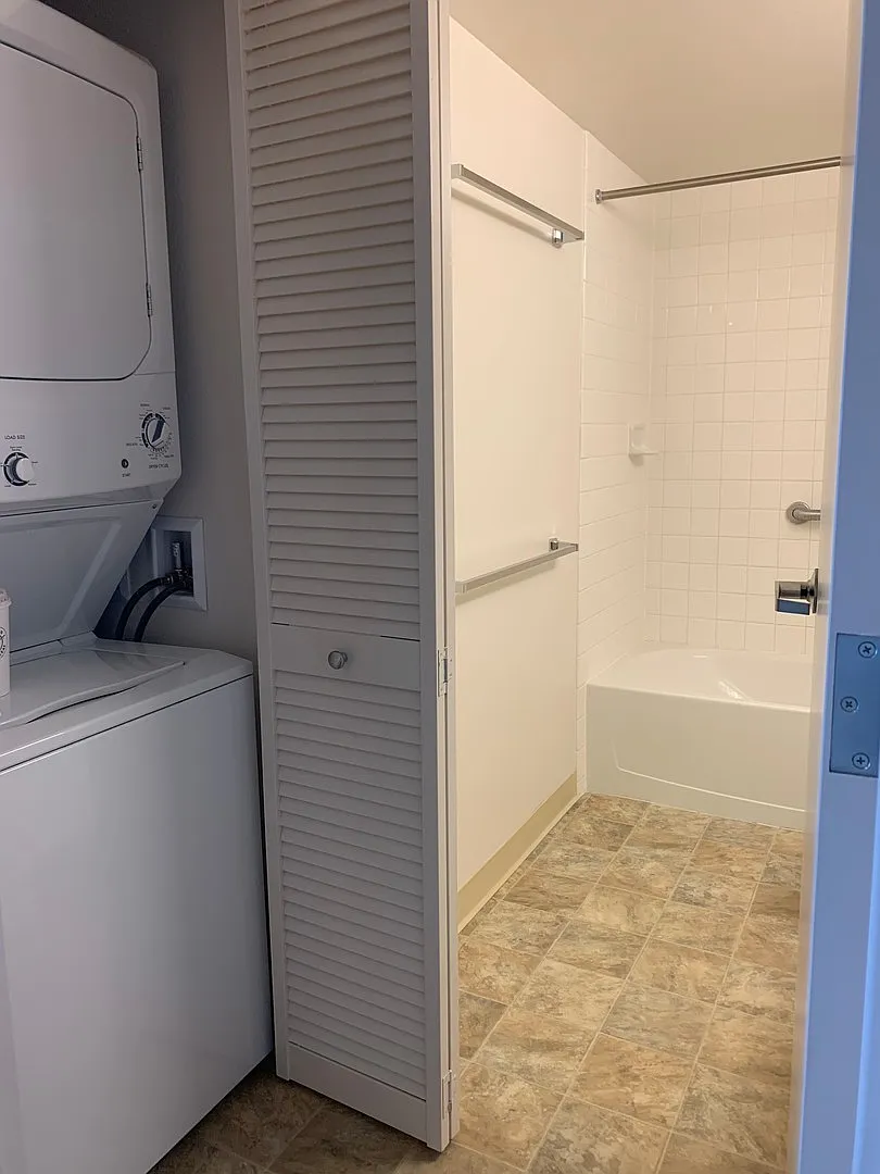 45th-Floor Studio at 801 South Ocean & City Views | Parking + Internet Included — Photo 4