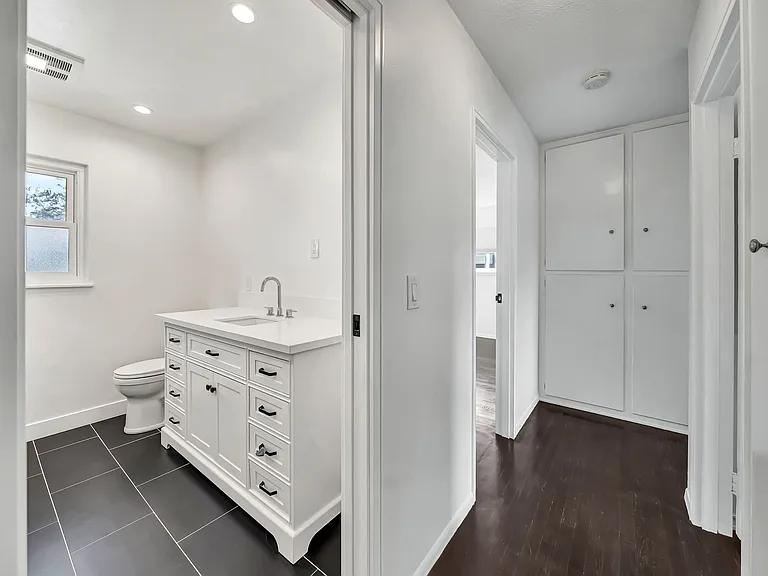 23008 Hamlin St — Photo 22
