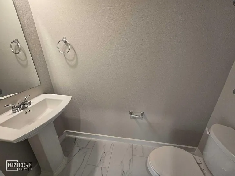 333 E Hull St — Photo 8