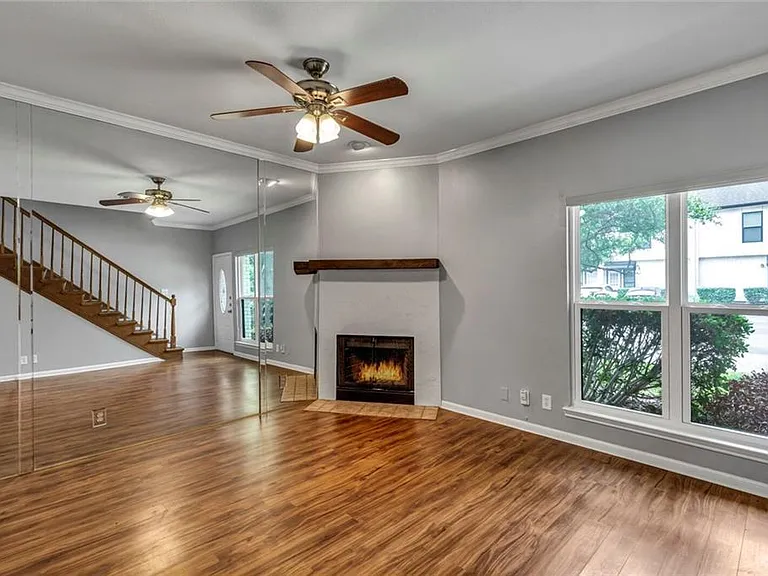 1307 Kinney Ave #110 — Photo 3