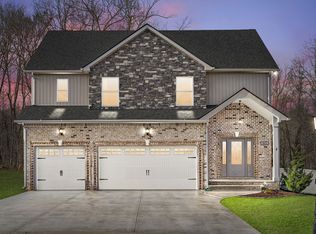 825 Snapdragon Ct, Clarksville, TN 37042