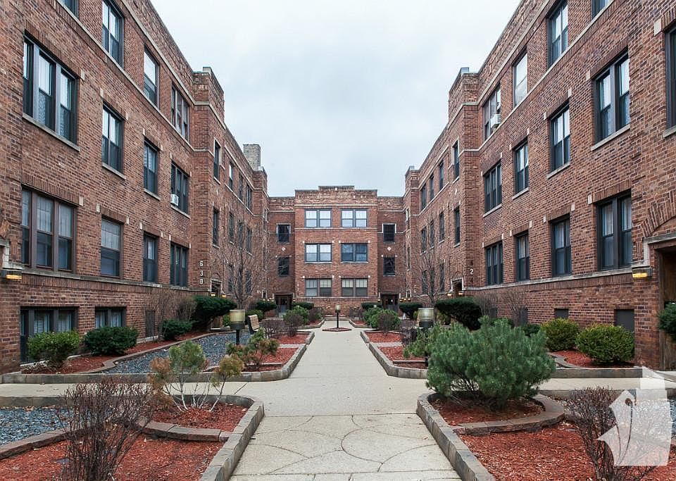 1st image of 622 W Cornelia Ave APT 3N