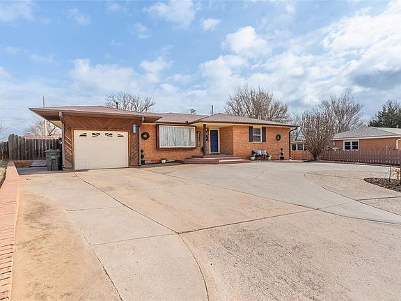 4th image of 1030 Circle Dr
