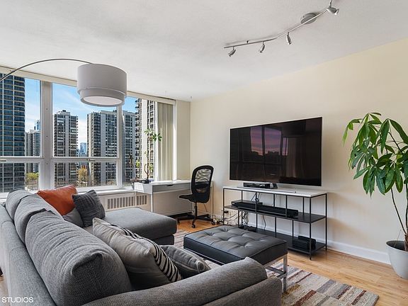2nd image of 70 W Burton Pl APT 1206