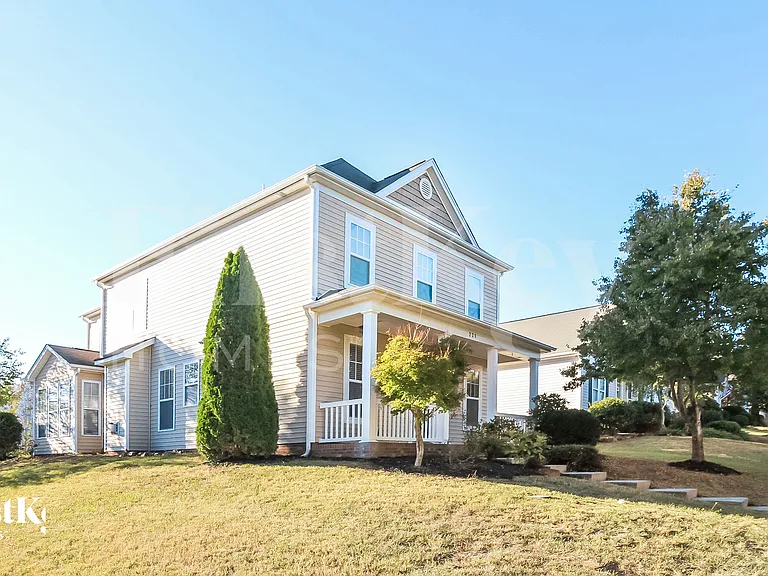 221 Bridgewater Dr — Photo 2