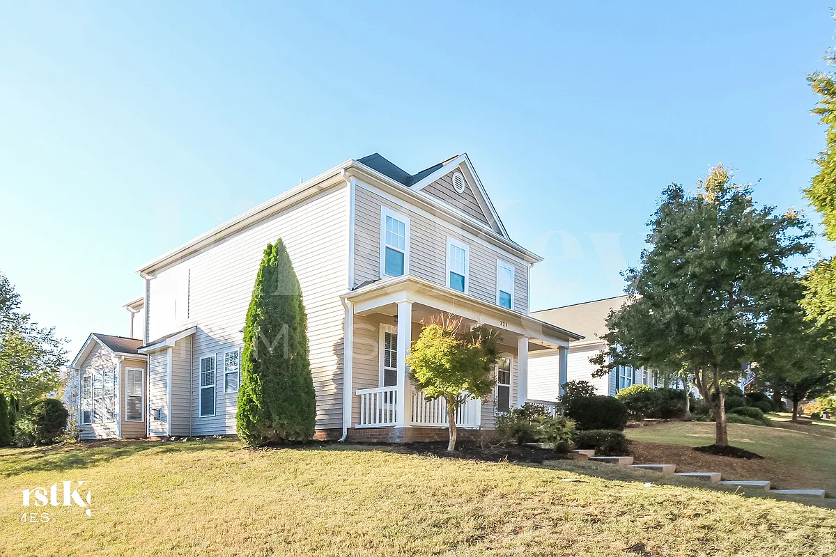 Building Photo - 221 Bridgewater Dr