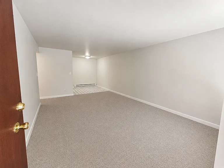Bonneville Apartments — Photo 6