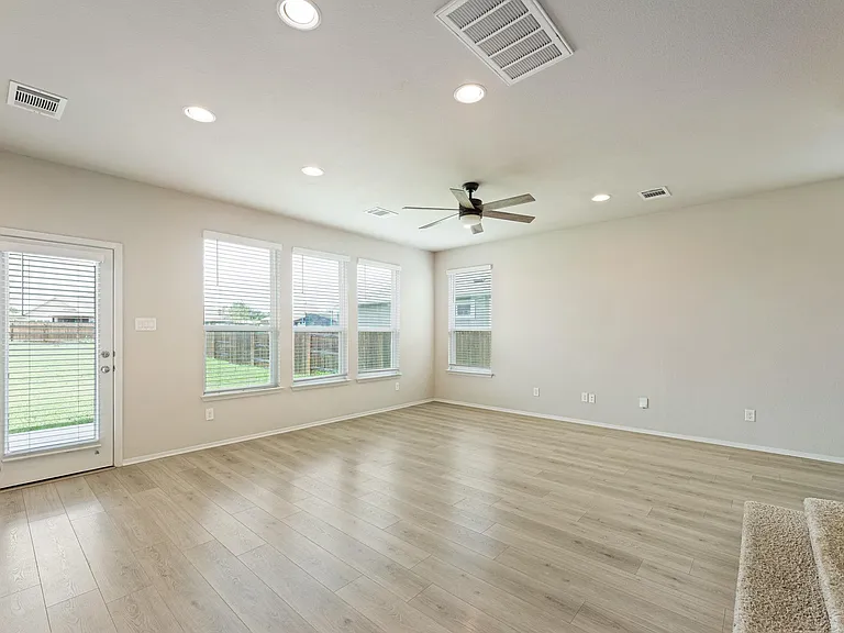 310 Rimrock Ct — Photo 8