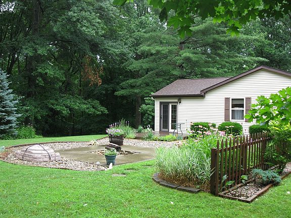 2nd image of 421 Sycamore Dr