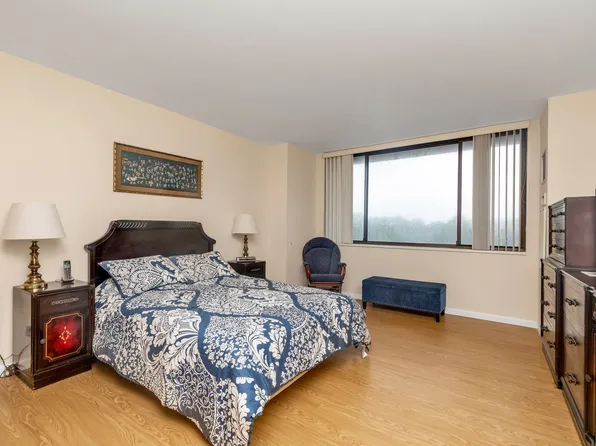 269 Grand Central Parkway image 10 of 25