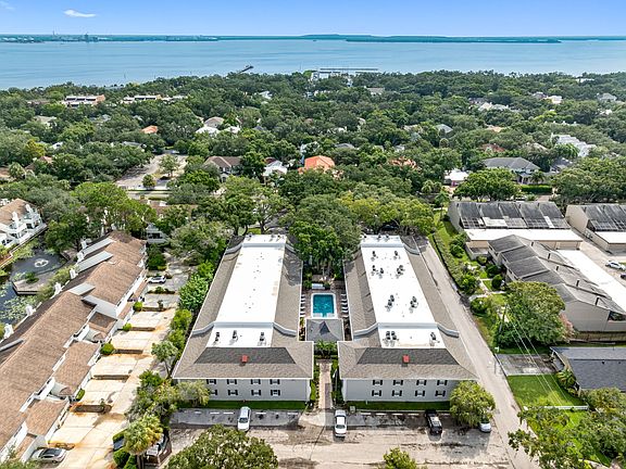 5th image of 5221 Bayshore Blvd APT 33