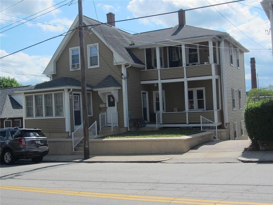 2nd image of 1419 Main St