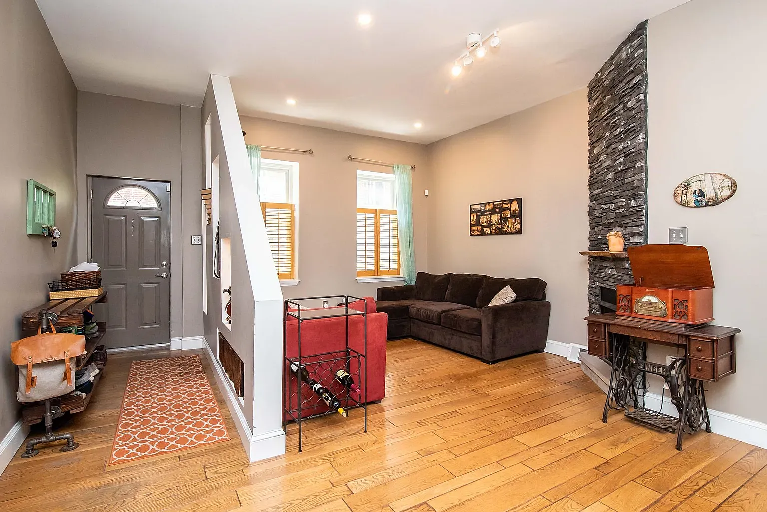 3 bed, 2.5 bath, 1770 sqft, $3,500 — Photo 2