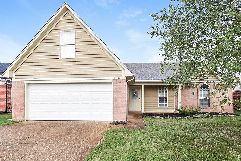 3 bed, 2.0 bath, 1854 sqft, $2,260 — Photo 1