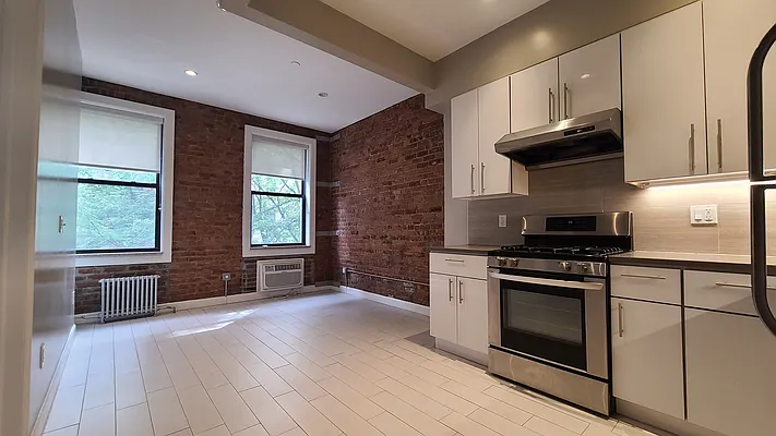 Rented by Matthew Gros-Werter, LREB  | media 2