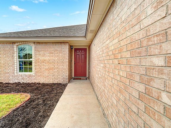 3rd image of 605 Copper Ct