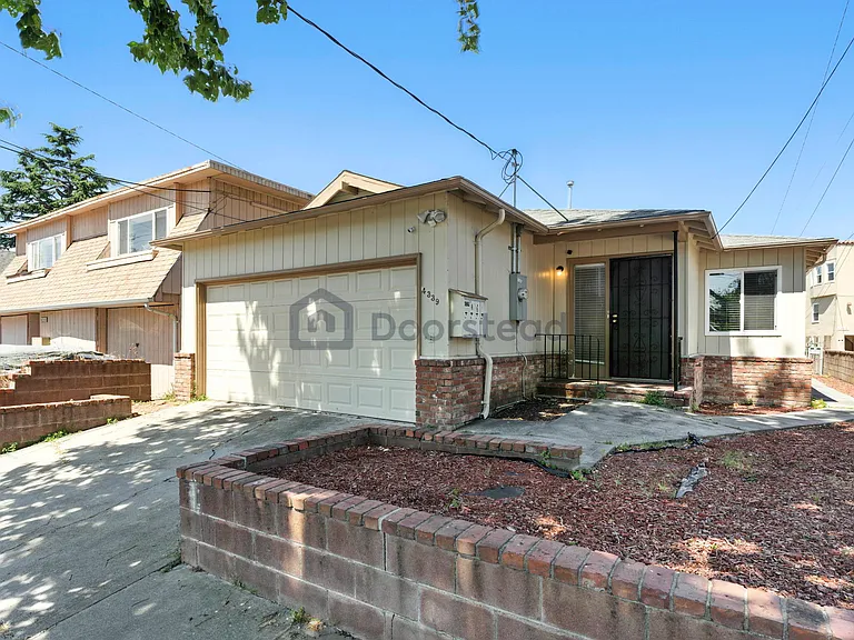 4339 Adeline St #B — Photo 4