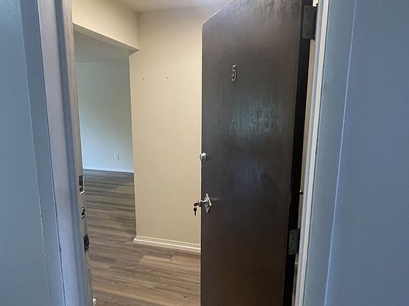 2nd image of 510 Montrose Ave APT 5