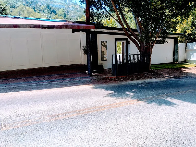 2366 Nichols Canyon Rd #A — Photo 23
