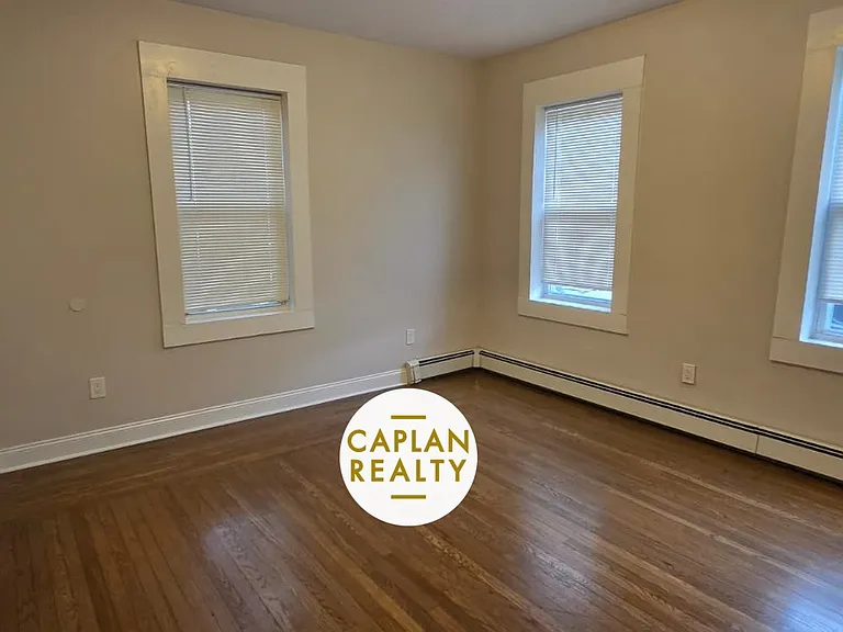 90 Bristol St #2F — Photo 2