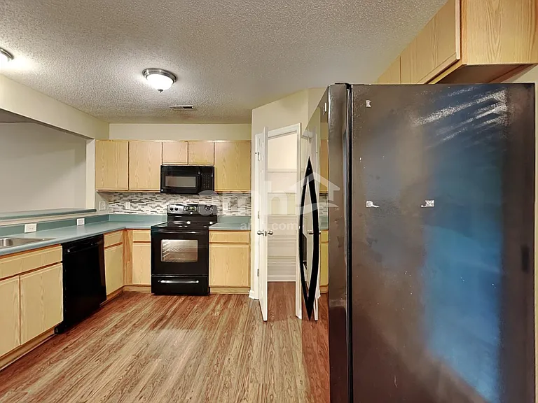 803 Woodgreen Dr — Photo 4
