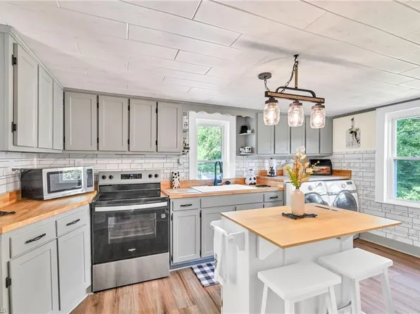 922 Prathers Creek Church Rd, Laurel Springs, NC 28644