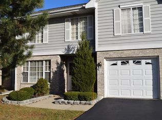 471 Sarah Ct, Wood Dale, IL 60191