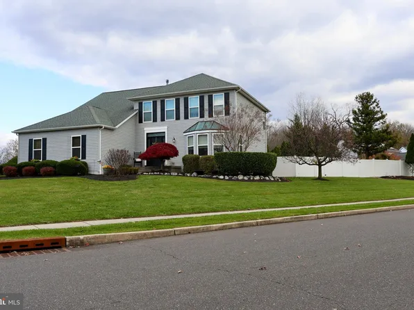 112 Preakness Dr, Mount Laurel, NJ 08054