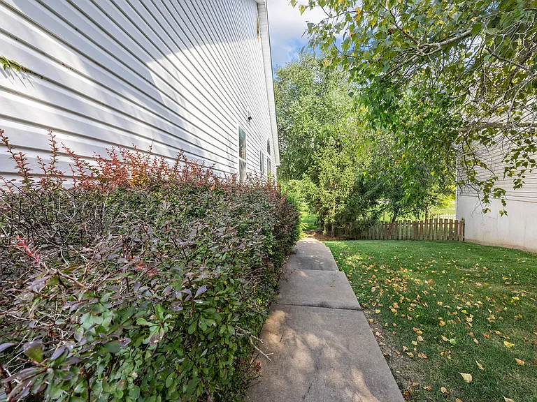 8050 Knights Crossing Dr — Photo 55