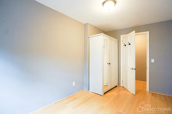 Rented by City Connections Realty | media 19