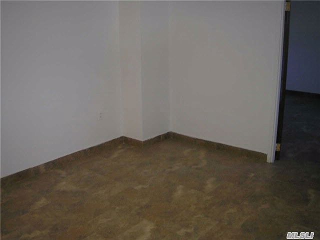 1st image of 16 Tennis Pl