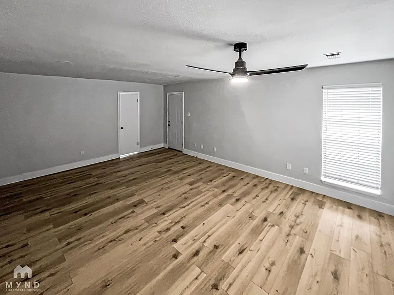 1215 Spring Lake Dr — Photo 16