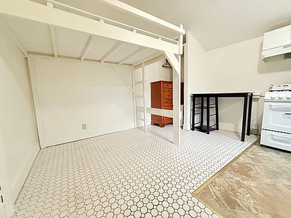 2nd image of 312 Ruxton Ave APT 5