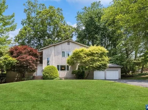 245 Parsells Ln, Closter, NJ 07624