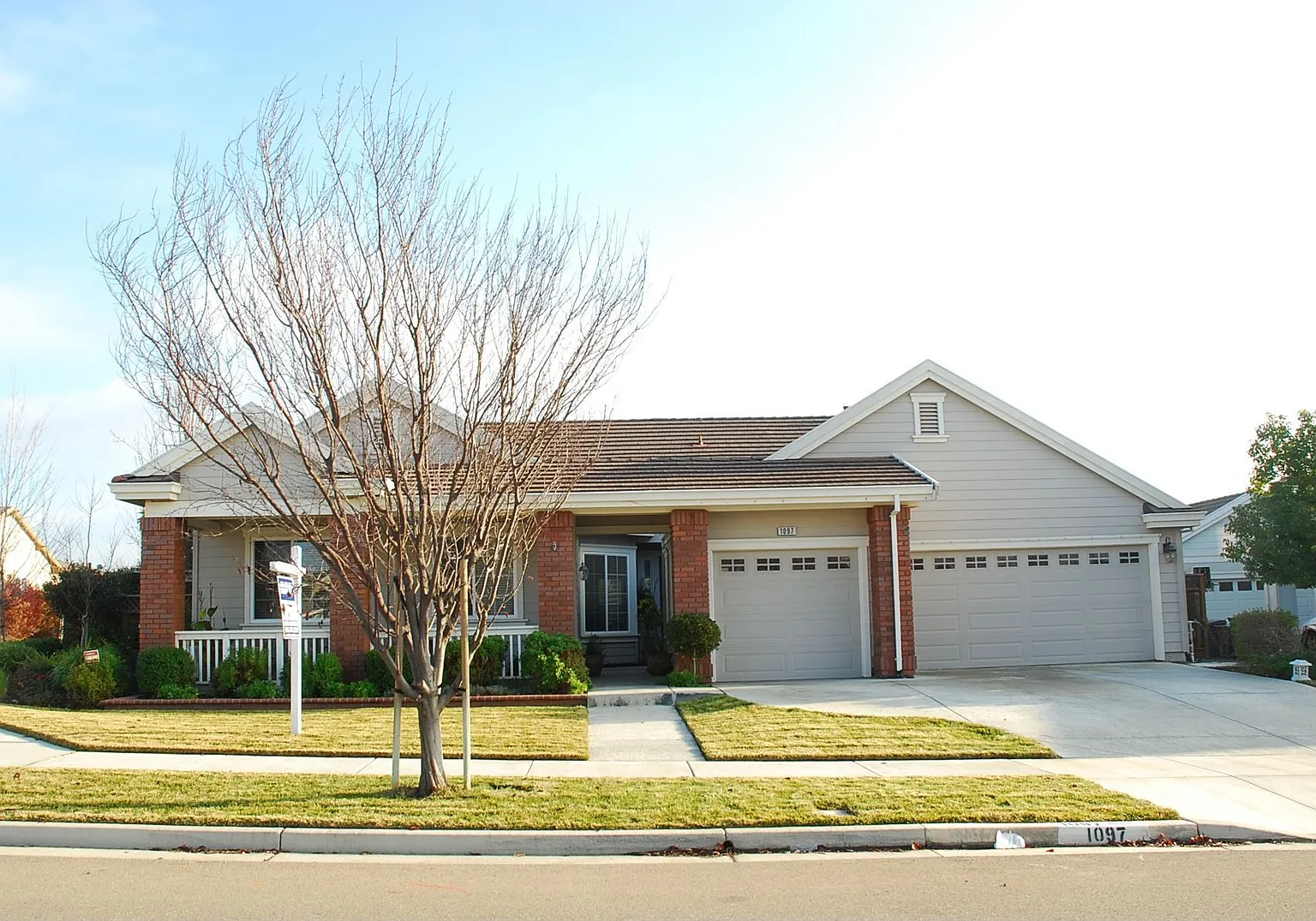 1097 Lexington Way photo 1