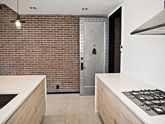 4th image of 171 Bayard St APT 3R