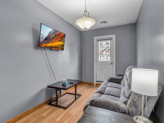 5th image of 238 Trenton Ave Unit 2