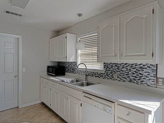 5th image of 34 Stowe Rd