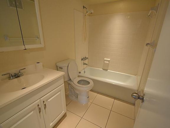 5th image of 760 SE 2 Avenue #D210